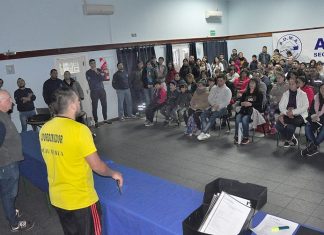 Viaje a Carlos Paz: primera reunión con los padres de los 114 chicos